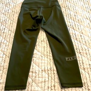 Fleo Silky Silk Green 21in leggings